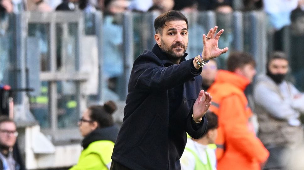 La richiesta di pressing alto alla squadra con il gesto della mano in avanti