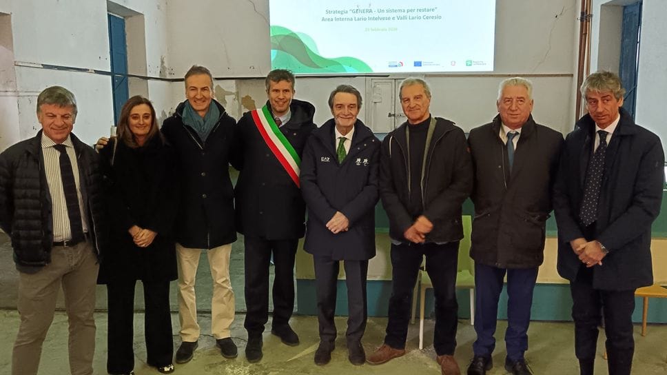 Da sinistra Sergio Gaddi, Marisa Cesana, Alessandro Fermi, Matteo Monti, Attilio Fontana, Mauro Guerra, Mario Pozzi e il questore Filippo Ferri