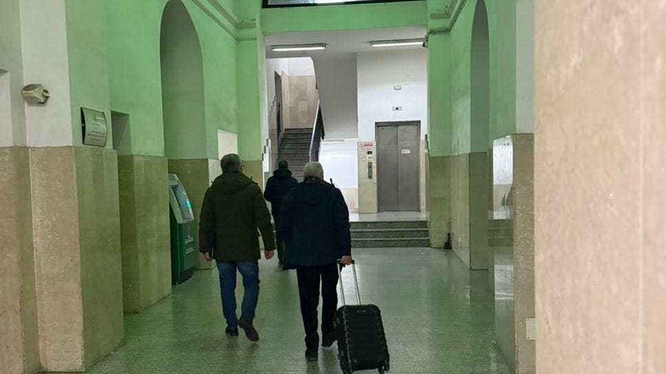 Giuseppe Calabrò mentre viene accompagnato in carcere