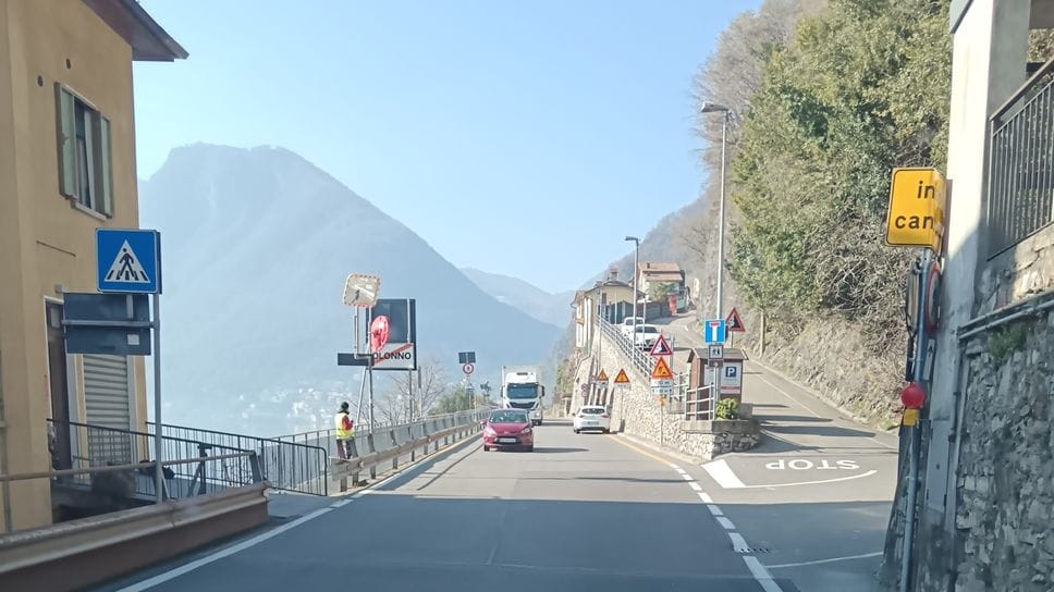 Il semaforo di Colonno verrà spostato verso via Cappella