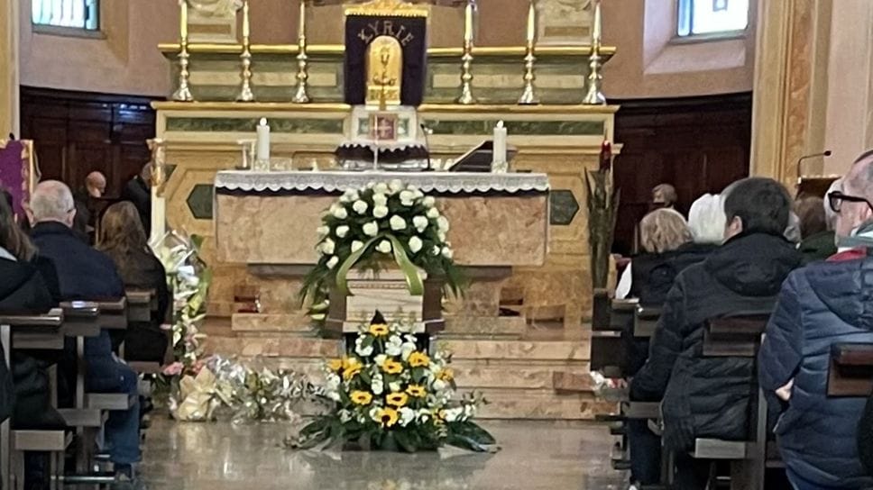 La chiesa parrocchiale di San Gaetano era piena di persone