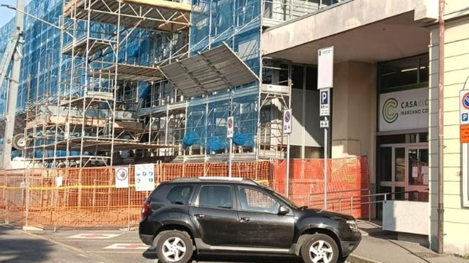 Impalcature all’ospedale Villa di Mariano