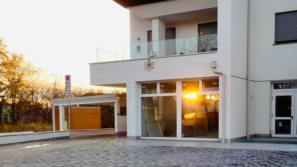 La farmacia è stata realizzata nell’ambito di un piano urbanistico