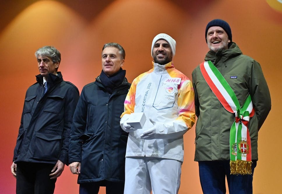 Il questore Filippo Ferri, il prefetto, Corrado Conforto Galli ei il sindaco Alessandro Rapinese con Cesc Fabregas