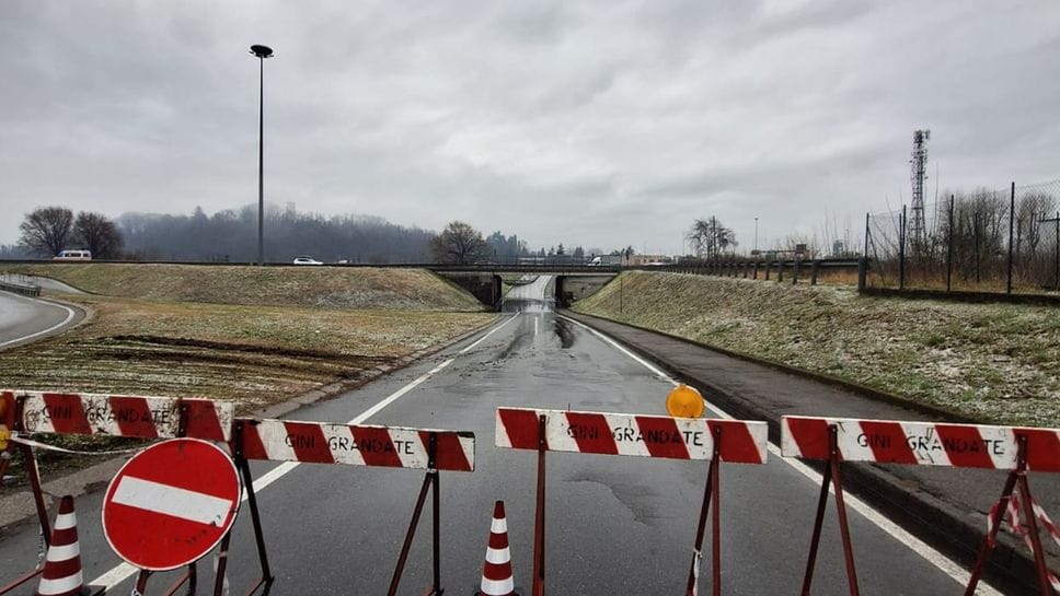 transenne bloccano l’accesso al tratto allagato