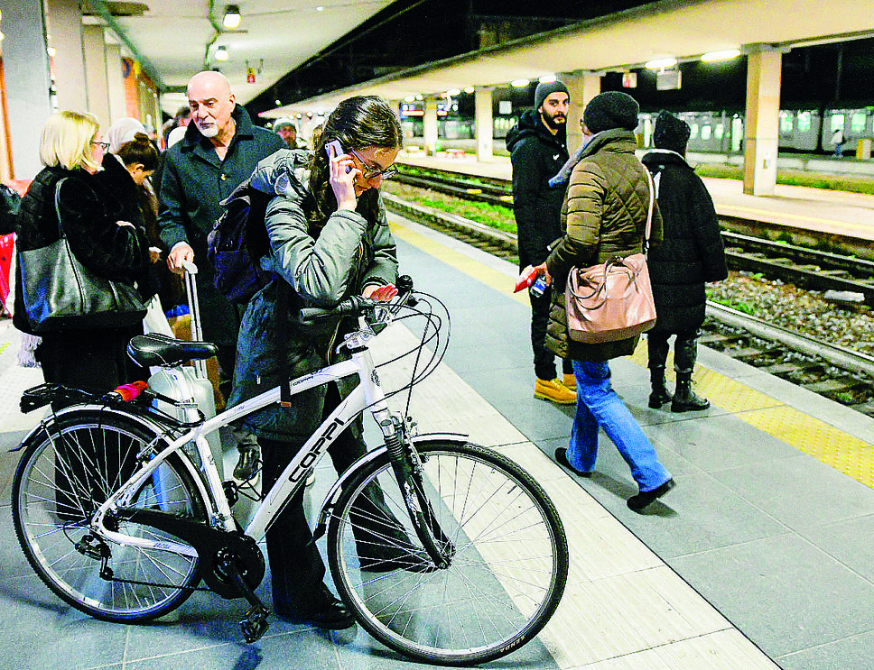 Non solo al mattino: cancellazioni di corse garantite si sono verificate anche in serata