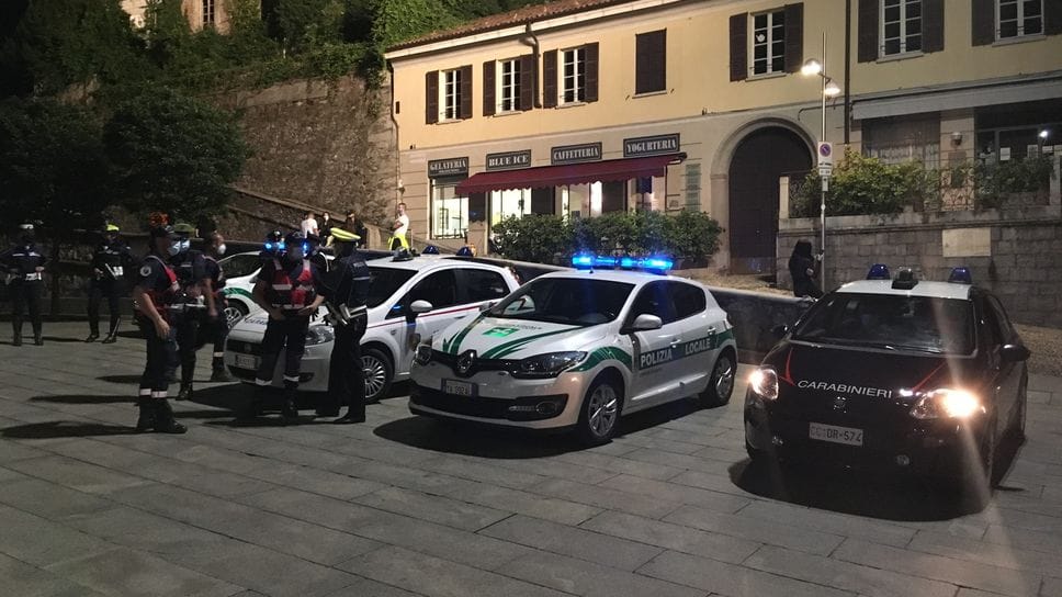 Controlli delle forze di polizia in piazza Garibaldi