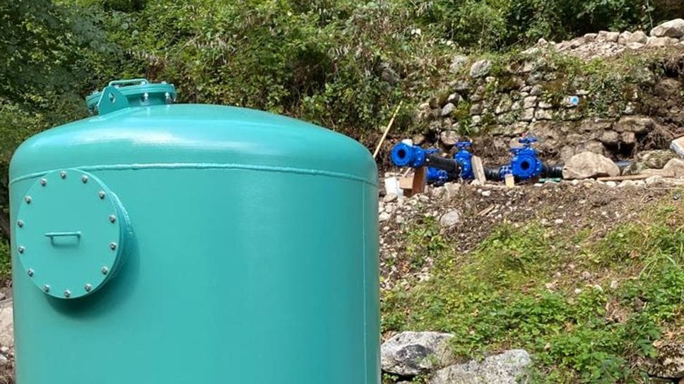 Il filtro a carboni attivi posato per eliminare scorie sorgente “Bron”.