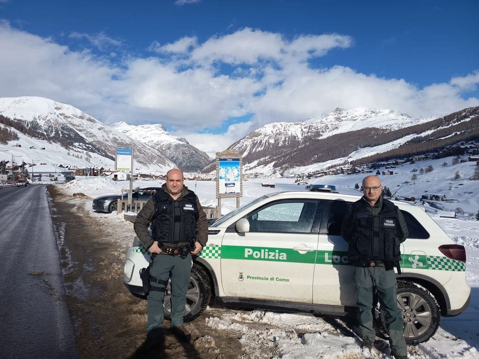 Gli agenti della polizia provinciale sulla neve di Livigno