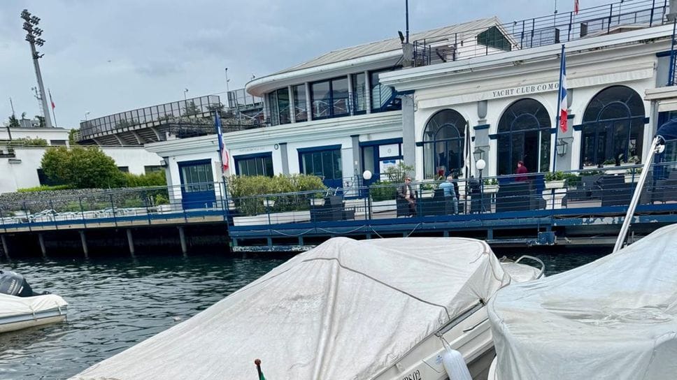 La sede dello Yacht Club di via Puecher a Como. I vertici parlano di «atteggiamento perscutorio» e non escludono azioni legali contro i funzionari del Comune