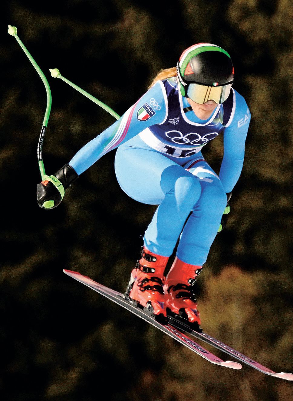 Sofia Goggiaportata in trionfo