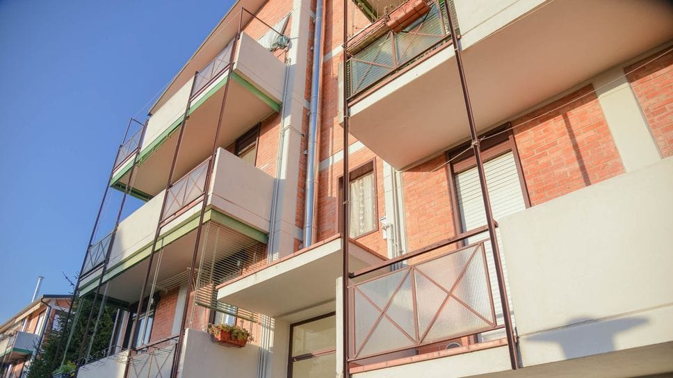 Proteste per le infiltrazioni all’interno di uno stabile Aler (immagine d’archivio)