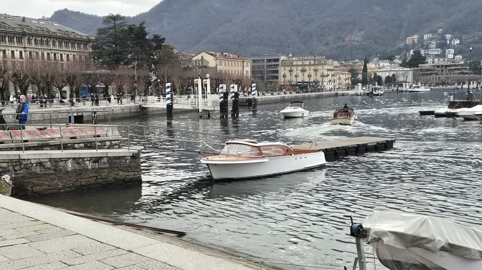 La riva di Sant’Agostino: in alta stagione è fitto il viavai delle imbarcazioni