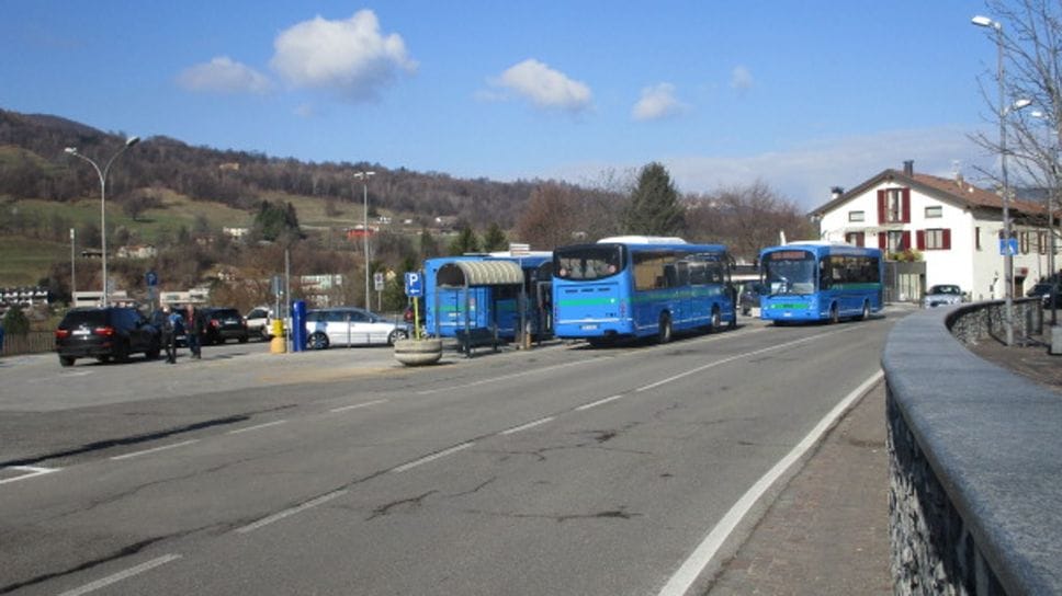 Autobus  alla fermata di San Fedele intelvi