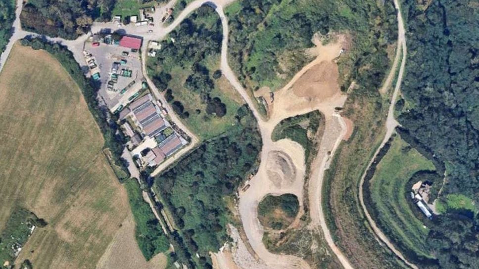 La discarica di Cascina Settuzzi in via del Radizzone vista dall’alto