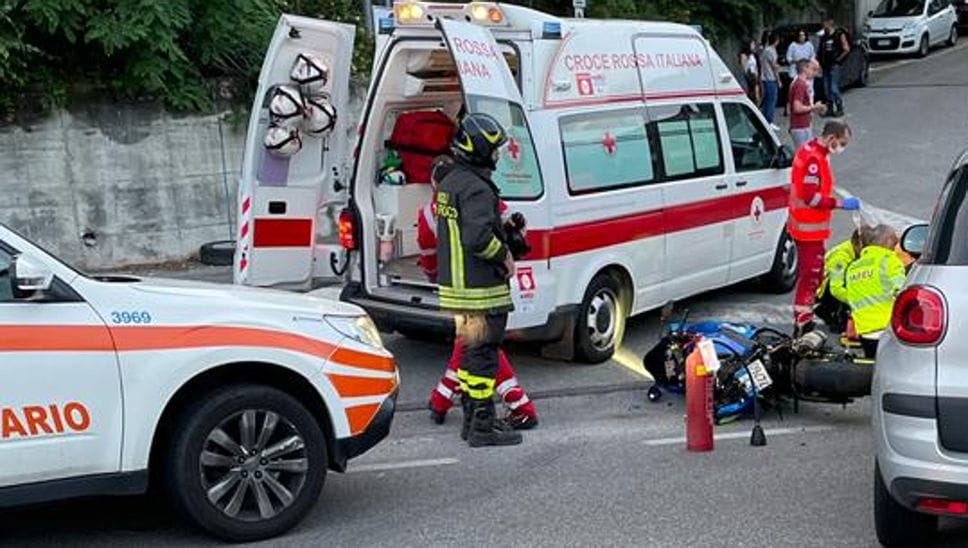 I soccorsi dopo l’incidente, ma per la ragazza non c’era stato nulla da fare