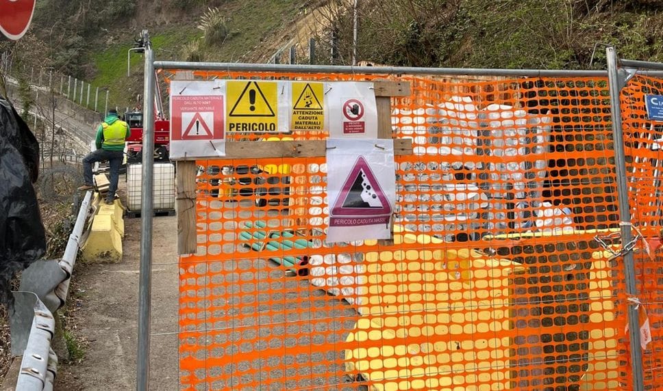 Lavori in corso in via Dei Patrioti a Como