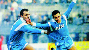Stefano Colantuono (a sinistra) esulta insieme a Marco Simone in Como-Pisa 1-1 del 1989