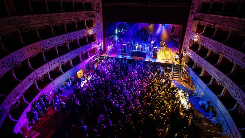 Il teatro trasformato in una pista da ballo per l’edizione di Theatrical dell’anno scorso