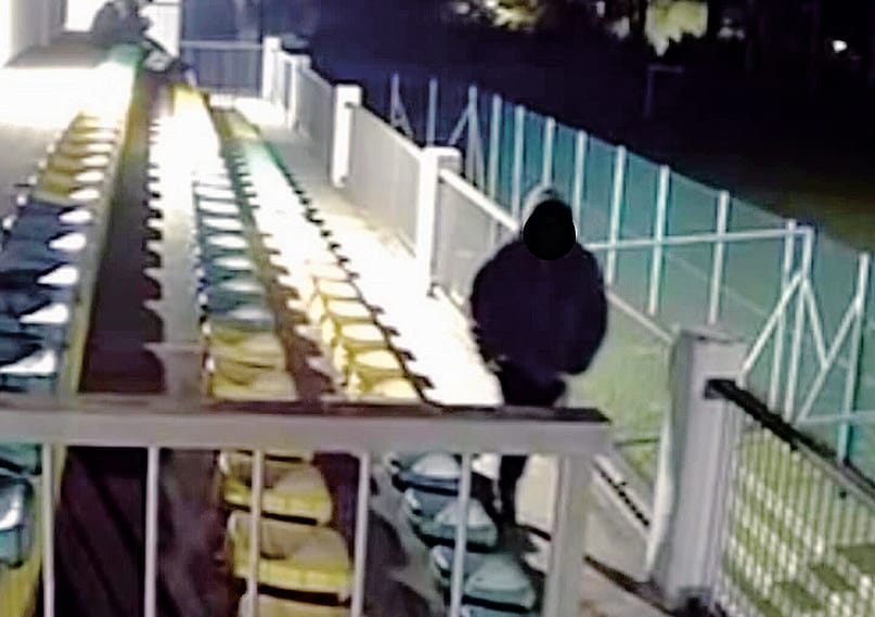 Un’immagine dell’incursione notturna dei ragazzini al centro sportivo