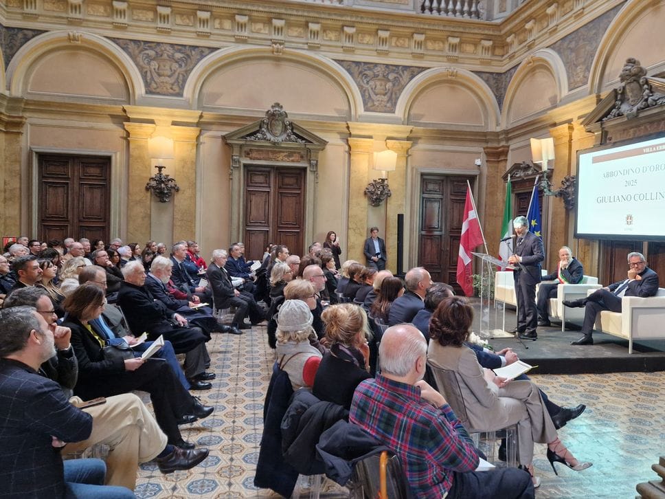 Tantissime persone a Villa Erba per la cerimonia