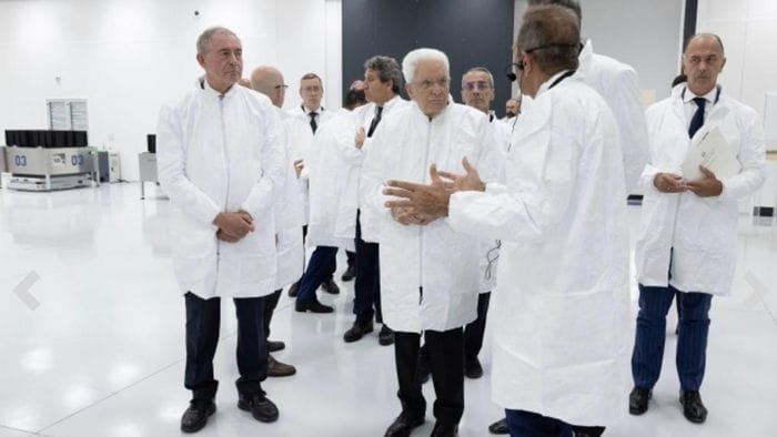 Sergio Mattarella e il ministro Urso all’inaugurazione del sito di Thales Alenia Space
