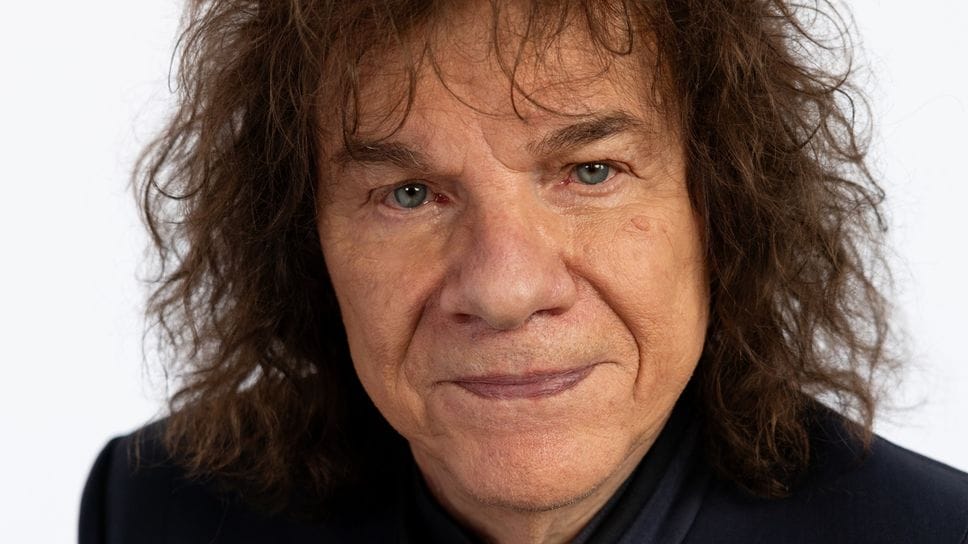 Riccardo Cocciante ha compiuto da poco 80 anni e li ha festeggiati con un docufilm su Raiuno