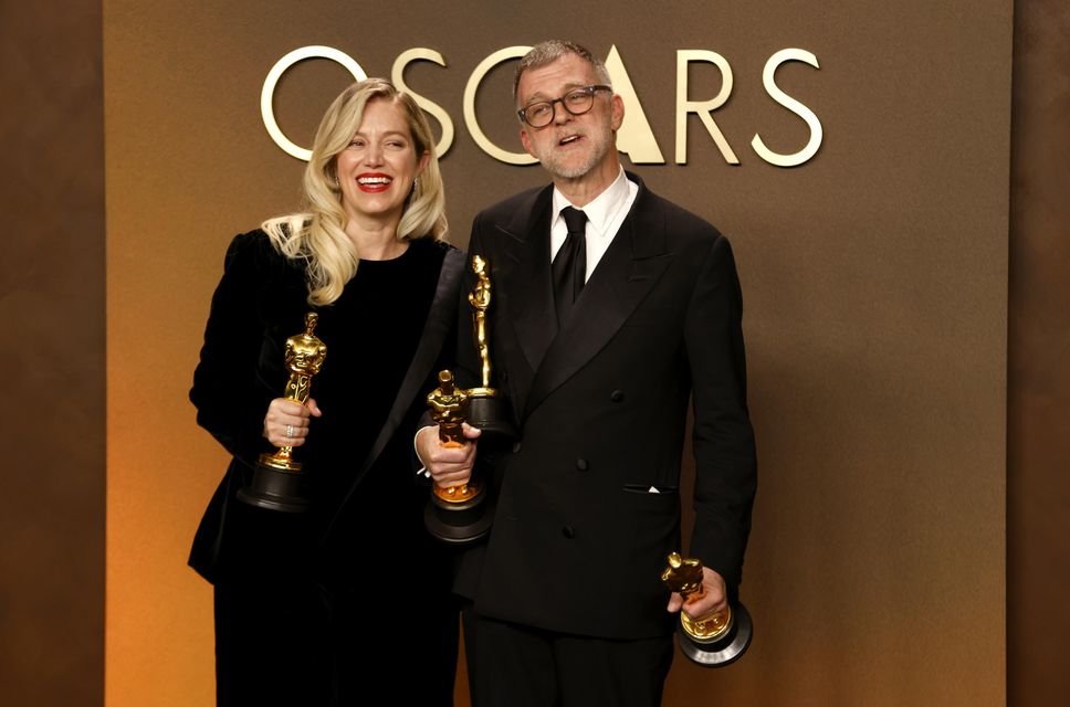 Sara Murphy (produttrice) e Thomas Anderson (regista) vincitori dell’Oscar con “Una battaglia dietro l’altra”