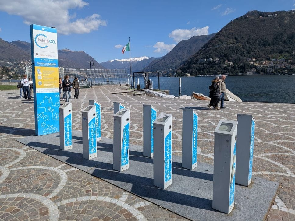 Altri stalli vuoti a Villa Olmo