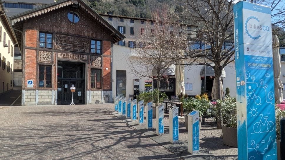 Stalli vuoti alla funicolare