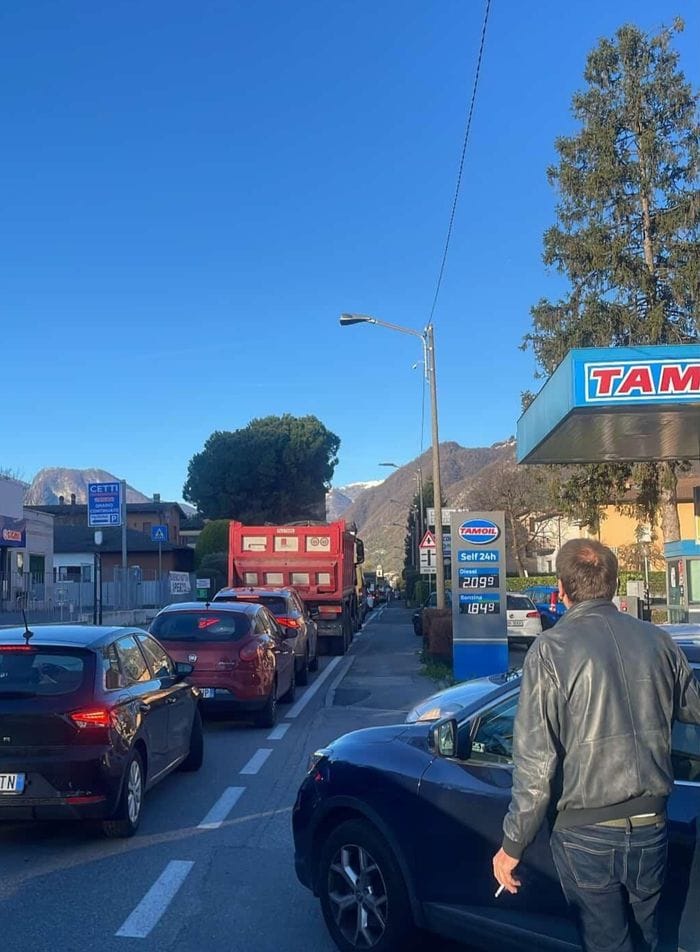 Tutti in coda sulla Regina