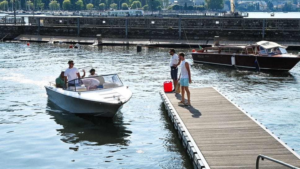 Tra i servizi offerti c’è l’indicazione delle società che noleggiano barche o effettuano servizio di trasporto sul lago
