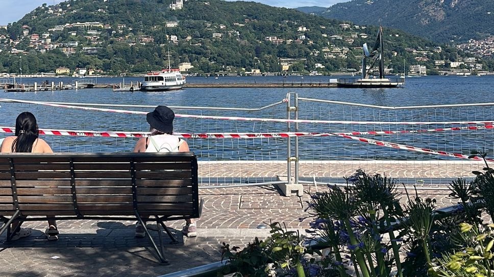 Ancora provvisori i parapetti sul lungolago di Como