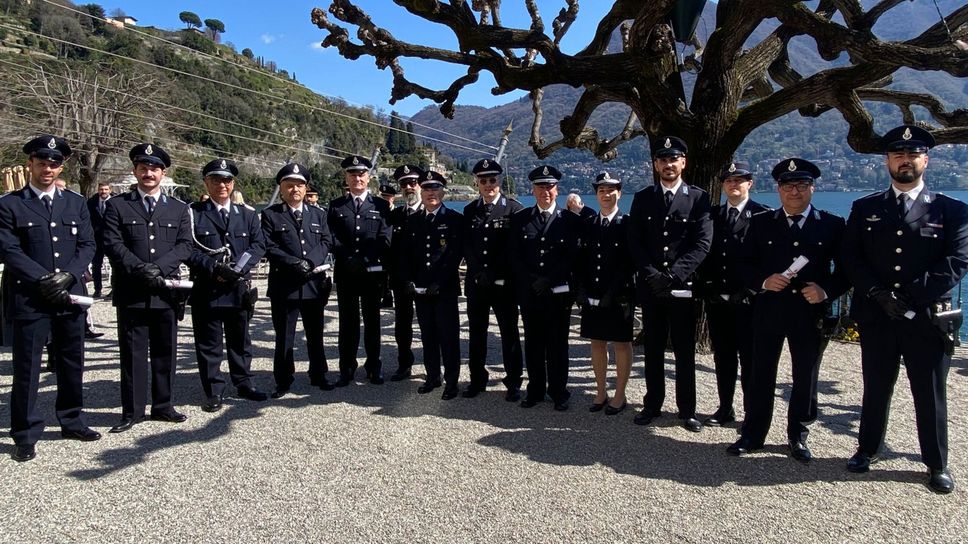 Foto di gruppo per i premiati della polizia penitenziaria regionale