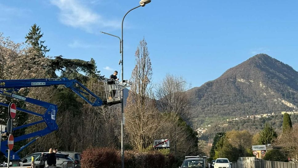 A Erba installate nuove telecamere per la lettura delle targhe