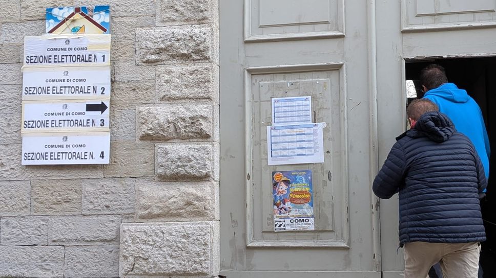 Cittadini in coda per il referendum. Urne aperte fino alle 15 di lunedì