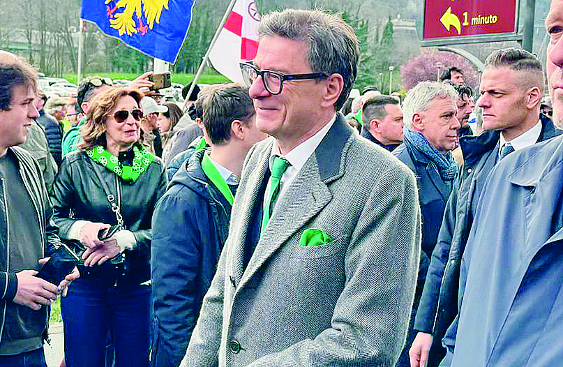 Addio Bossi, tra memoria e fratture. Il popolo del Nord senza il suo capo