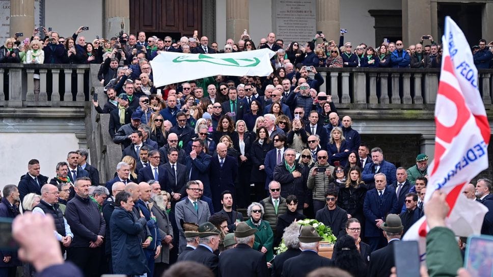 Addio Bossi, tra memoria e fratture. Il popolo del Nord senza il suo capo