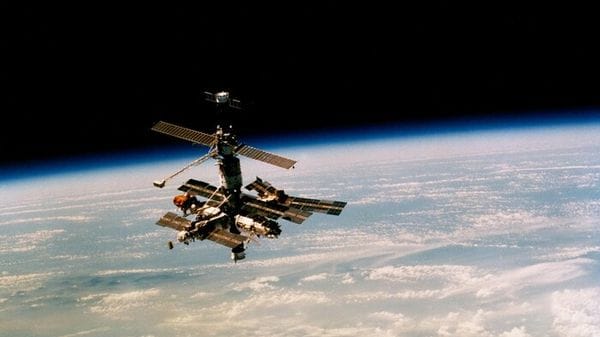 Il 23 marzo di 25 anni fa l'addio alla stazione spaziale russa