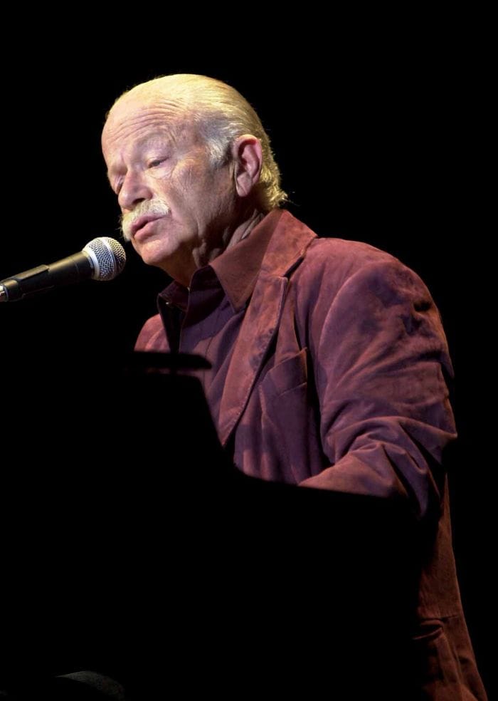 È morto Gino Paoli: una vita tormentata, ma sempre vicina alla musica