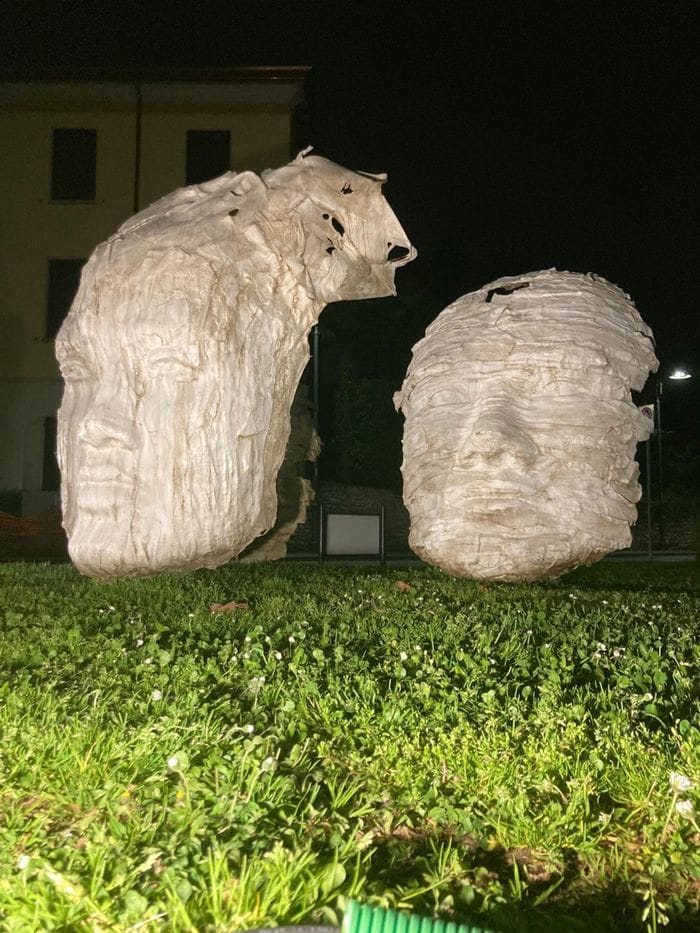 “Tracce”, incanto e forza dell’arte diffusa