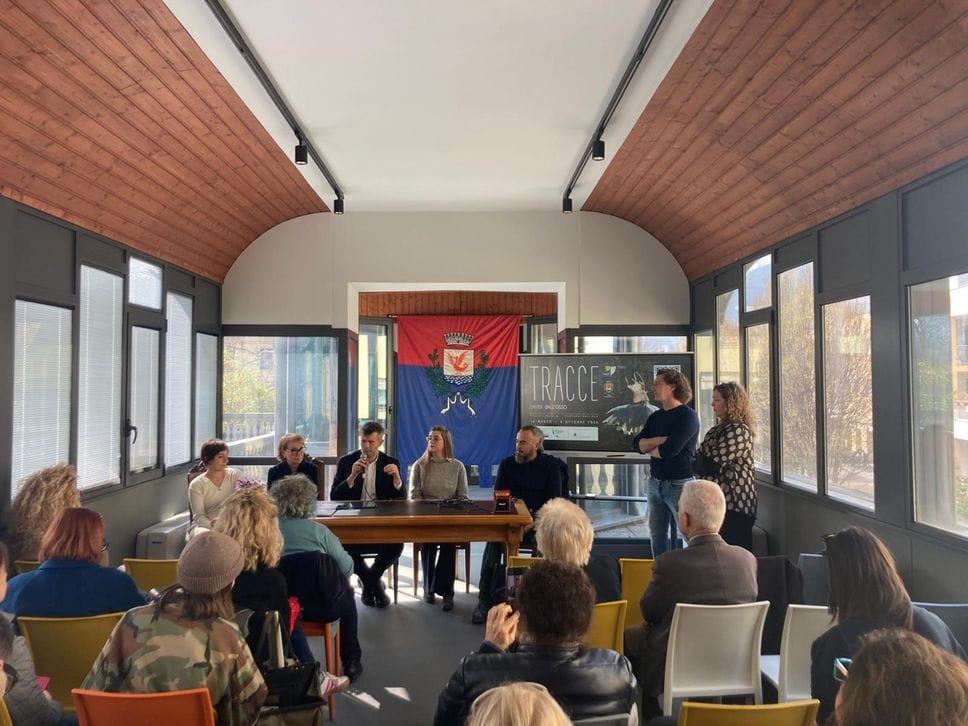 “Tracce”, incanto e forza dell’arte diffusa