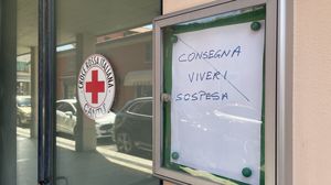 Blitz dei Nas sul cibo sottratto ai poveri. A Cantù dieci indagati della Croce Rossa