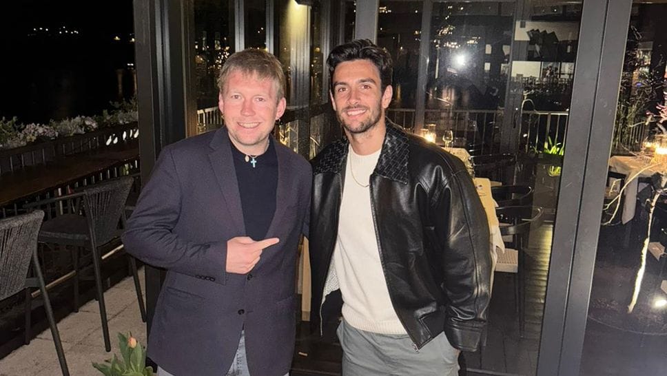 Lorenzo Musetti si rilassa con una cena sul lago