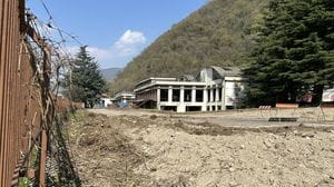 Polemiche sugli scavi a Gajum: «Manca il cartello dei permessi»