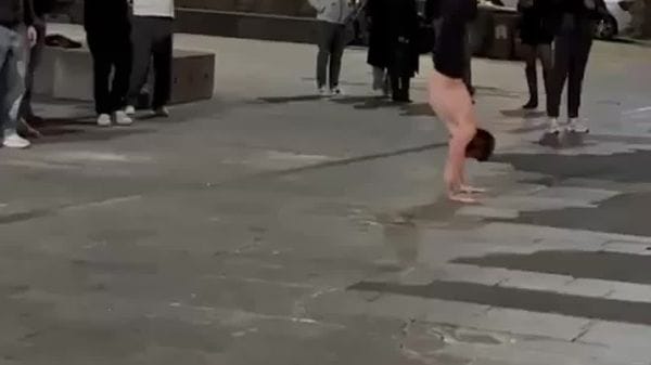 Salti mortali in piazza Garibaldi a Cantù