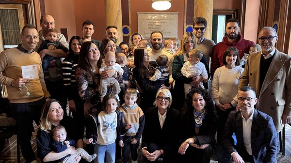 Bonus primi nati, 100mila euro alle famiglie