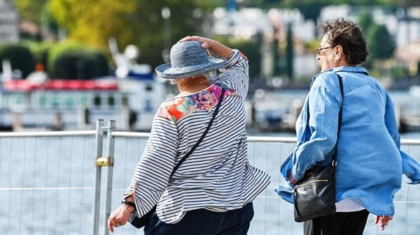 Il vento spazza la provincia, a rischio alberi, tetti  e ponteggi 