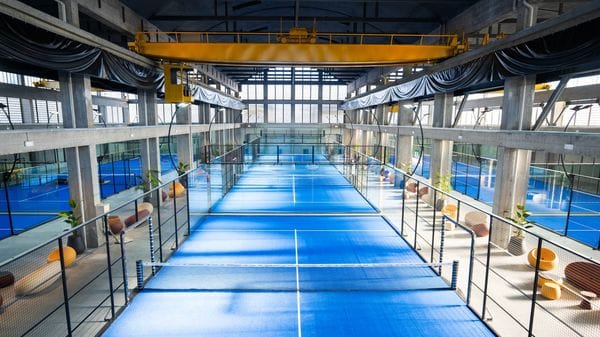 Padel, ma sembra calcio. Oggi Totti e Conti a Como