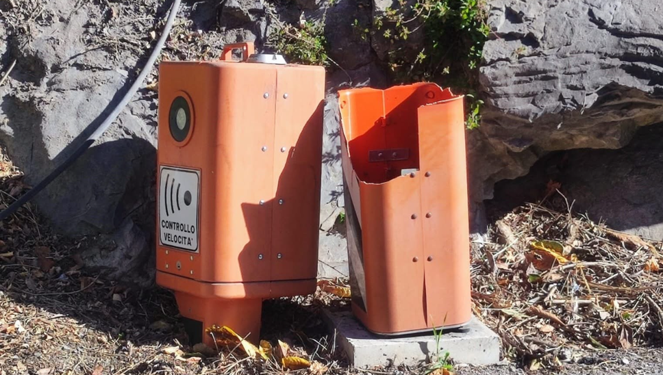 Valsolda, vandali devastano gli autovelox
